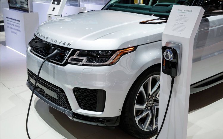 Jaguar Land Rover attempt to rehire laid-off tech workers in a bid to go electric